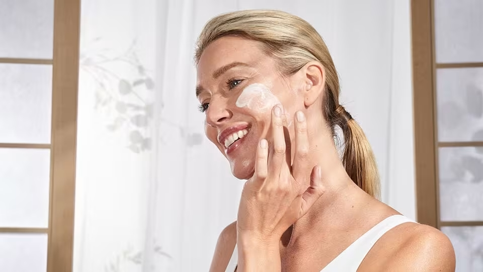 Smiling woman applying peptide rich skincare cream to enhance skin hydration and reduce signs of aging - Linoleic Acid for Skin: Benefits, Sources & Tips 2026 - Zicail Smiling woman applying peptide rich skincare cream to enhance skin hydration and reduce signs of aging - Linoleic Acid for Skin: Benefits, Sources & Tips 2026 - Zicail