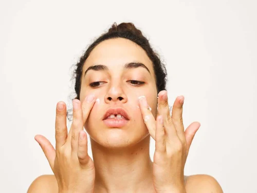 Close up of skincare routine with sunscreen for sun protection - Does Sunscreen Cause Acne? Myths, Facts & What Really Matters 2026 - Zicail Close up of skincare routine with sunscreen for sun protection - Does Sunscreen Cause Acne? Myths, Facts & What Really Matters 2026 - Zicail
