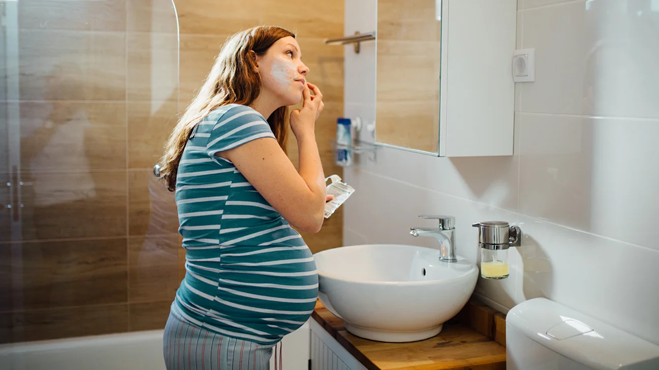 Expectant mother in front of a sink focusing on skincare routine - Pregnancy-Safe Skin Care: Expert Advice on Products to Use 2026 - Zicail Expectant mother in front of a sink focusing on skincare routine - Pregnancy-Safe Skin Care: Expert Advice on Products to Use 2026 - Zicail