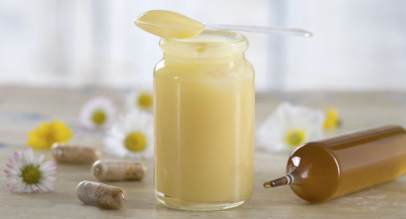 Royal jelly in jar with capsules and flowers - Honey for Skin: Benefits, Uses & How to Apply 2026 - Zicail Royal jelly in jar with capsules and flowers - Honey for Skin: Benefits, Uses & How to Apply 2026 - Zicail