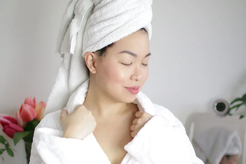 Fresh face after using acetic acid for skin cleansing routine - Acetic Acid for Skin: Benefits, Risks & Safe Use 2026 - Zicail