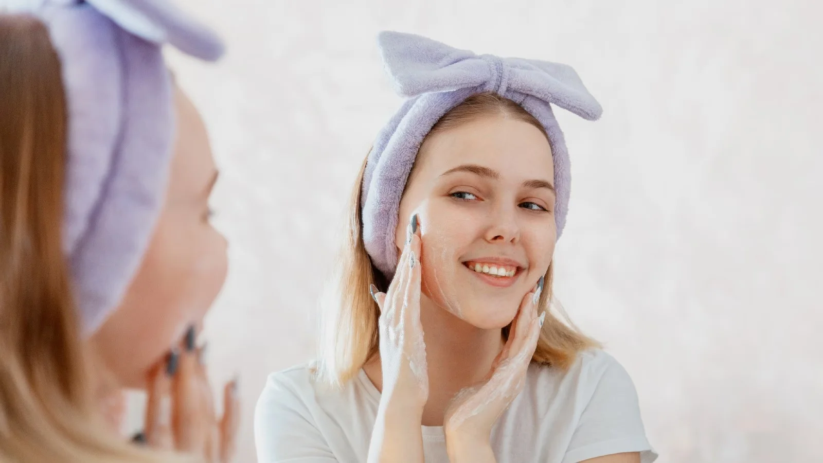 Smiling woman cleansing face with acetic acid for skin care - Acetic Acid for Skin: Benefits, Risks & Safe Use 2026 - Zicail